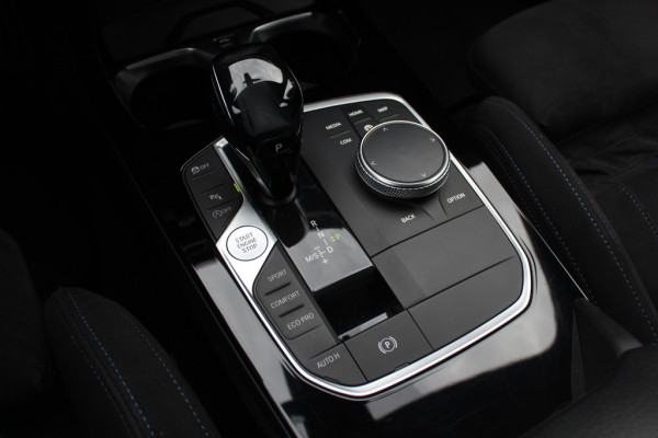BMW 2 Serie Gran Coupé 218i Business Ed. M Sport / Camera / Alcantara / Apple CarPlay / 19'' / Sportstoelen / Stuurverwarming / Cruise Control