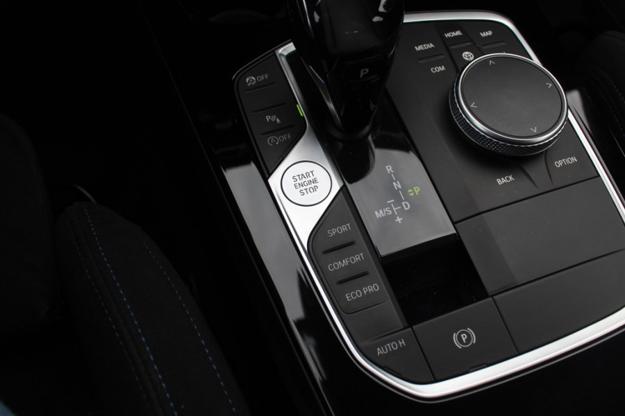 BMW 2 Serie Gran Coupé 218i Business Ed. M Sport / Camera / Alcantara / Apple CarPlay / 19'' / Sportstoelen / Stuurverwarming / Cruise Control