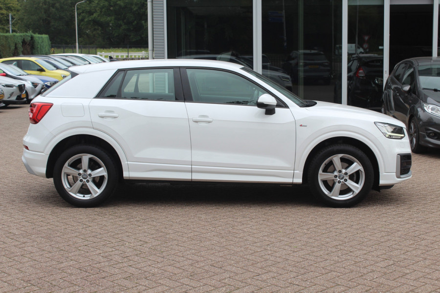 Audi Q2 35 TFSI CoD Sport S line Edition / Navigatie / Parkeerhulp V+A / Sportstoelen / 17'' / LED / Half leder / Cruise Control