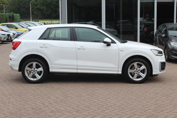 Audi Q2 35 TFSI CoD Sport S line Edition / Navigatie / Parkeerhulp V+A / Sportstoelen / 17'' / LED / Half leder / Cruise Control