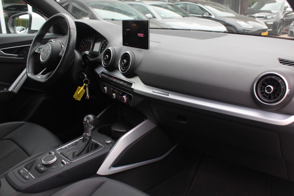 Audi Q2 35 TFSI CoD Sport S line Edition / Navigatie / Parkeerhulp V+A / Sportstoelen / 17'' / LED / Half leder / Cruise Control