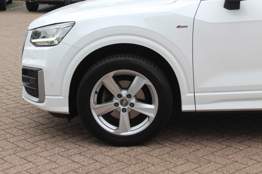 Audi Q2 35 TFSI CoD Sport S line Edition / Navigatie / Parkeerhulp V+A / Sportstoelen / 17'' / LED / Half leder / Cruise Control