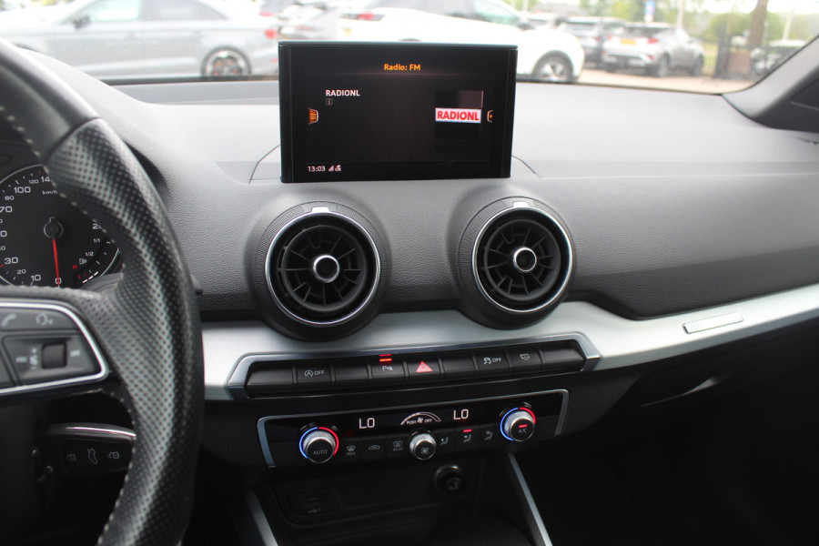 Audi Q2 35 TFSI CoD Sport S line Edition / Navigatie / Parkeerhulp V+A / Sportstoelen / 17'' / LED / Half leder / Cruise Control