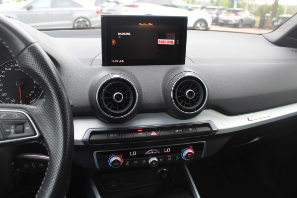Audi Q2 35 TFSI CoD Sport S line Edition / Navigatie / Parkeerhulp V+A / Sportstoelen / 17'' / LED / Half leder / Cruise Control