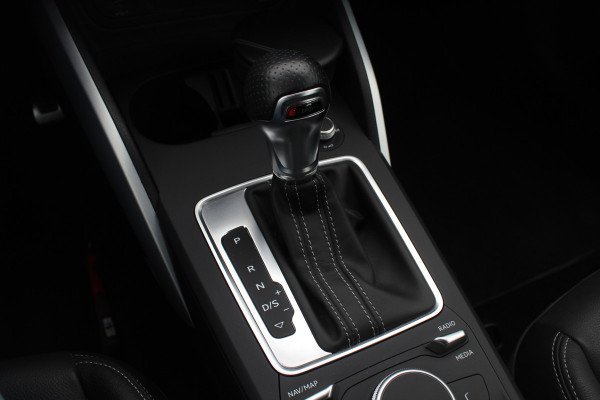 Audi Q2 35 TFSI CoD Sport S line Edition / Navigatie / Parkeerhulp V+A / Sportstoelen / 17'' / LED / Half leder / Cruise Control