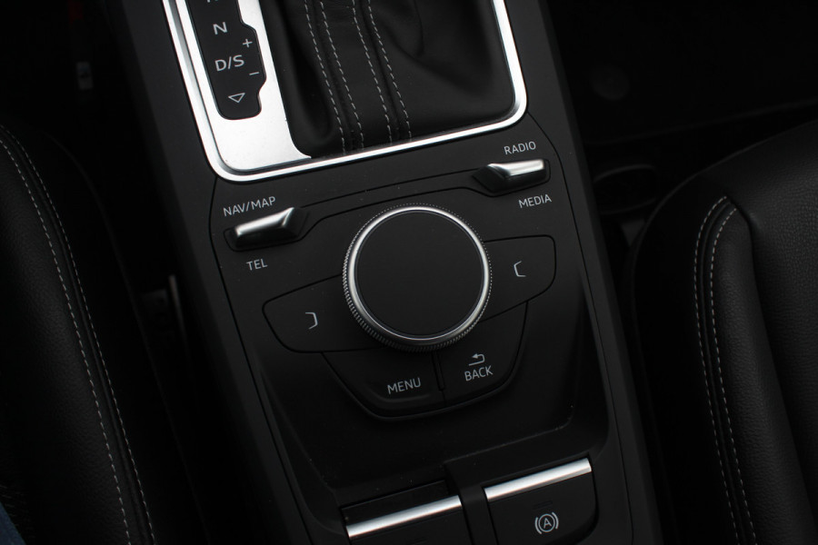 Audi Q2 35 TFSI CoD Sport S line Edition / Navigatie / Parkeerhulp V+A / Sportstoelen / 17'' / LED / Half leder / Cruise Control