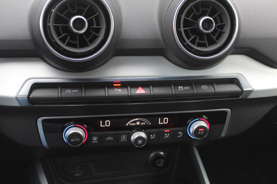 Audi Q2 35 TFSI CoD Sport S line Edition / Navigatie / Parkeerhulp V+A / Sportstoelen / 17'' / LED / Half leder / Cruise Control