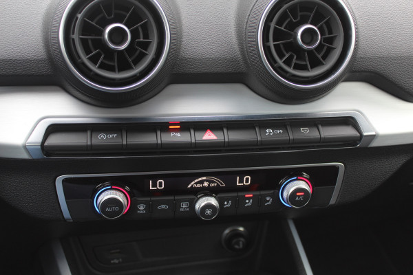 Audi Q2 35 TFSI CoD Sport S line Edition / Navigatie / Parkeerhulp V+A / Sportstoelen / 17'' / LED / Half leder / Cruise Control
