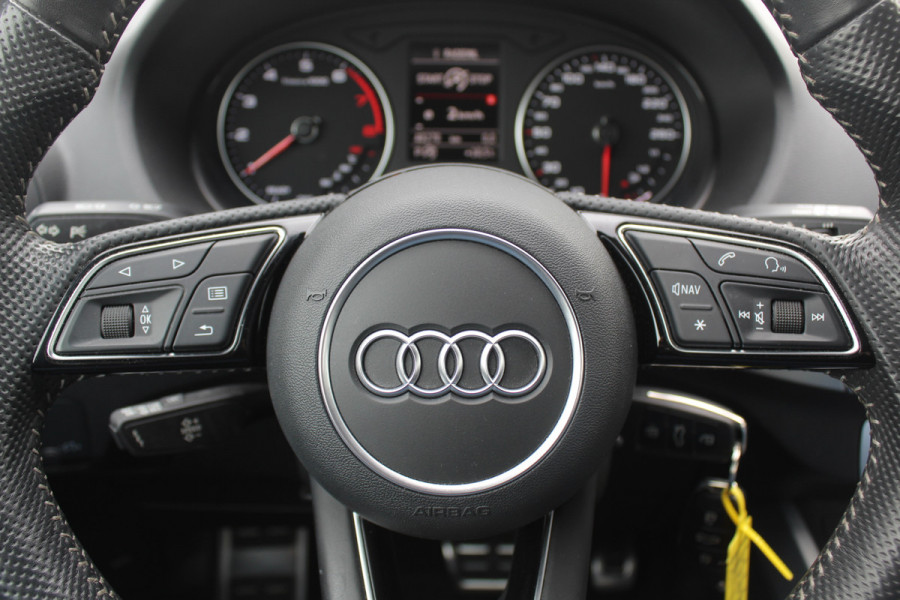 Audi Q2 35 TFSI CoD Sport S line Edition / Navigatie / Parkeerhulp V+A / Sportstoelen / 17'' / LED / Half leder / Cruise Control