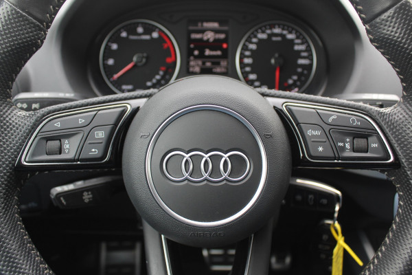Audi Q2 35 TFSI CoD Sport S line Edition / Navigatie / Parkeerhulp V+A / Sportstoelen / 17'' / LED / Half leder / Cruise Control
