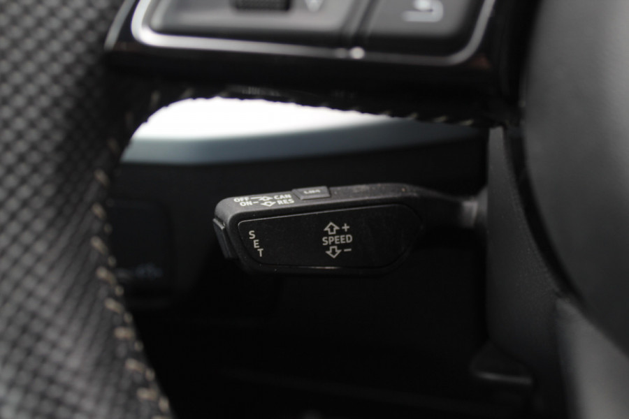 Audi Q2 35 TFSI CoD Sport S line Edition / Navigatie / Parkeerhulp V+A / Sportstoelen / 17'' / LED / Half leder / Cruise Control