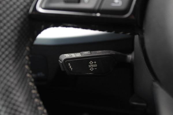 Audi Q2 35 TFSI CoD Sport S line Edition / Navigatie / Parkeerhulp V+A / Sportstoelen / 17'' / LED / Half leder / Cruise Control