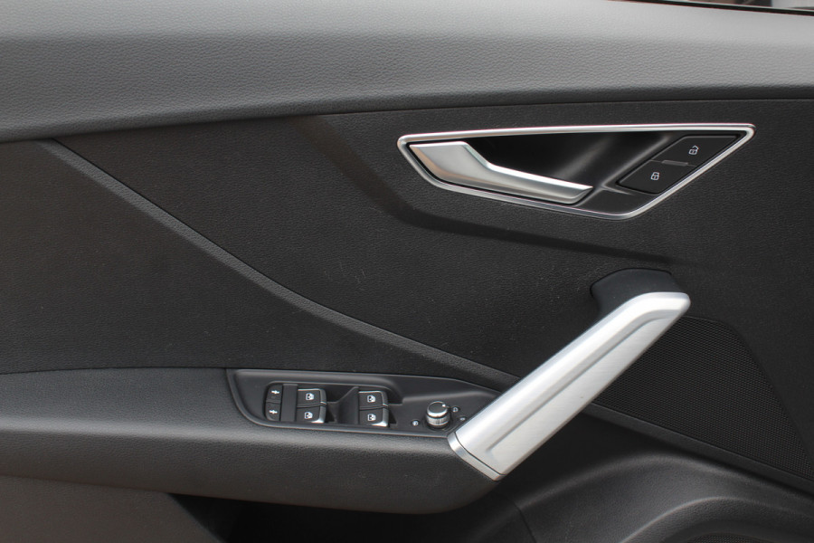 Audi Q2 35 TFSI CoD Sport S line Edition / Navigatie / Parkeerhulp V+A / Sportstoelen / 17'' / LED / Half leder / Cruise Control
