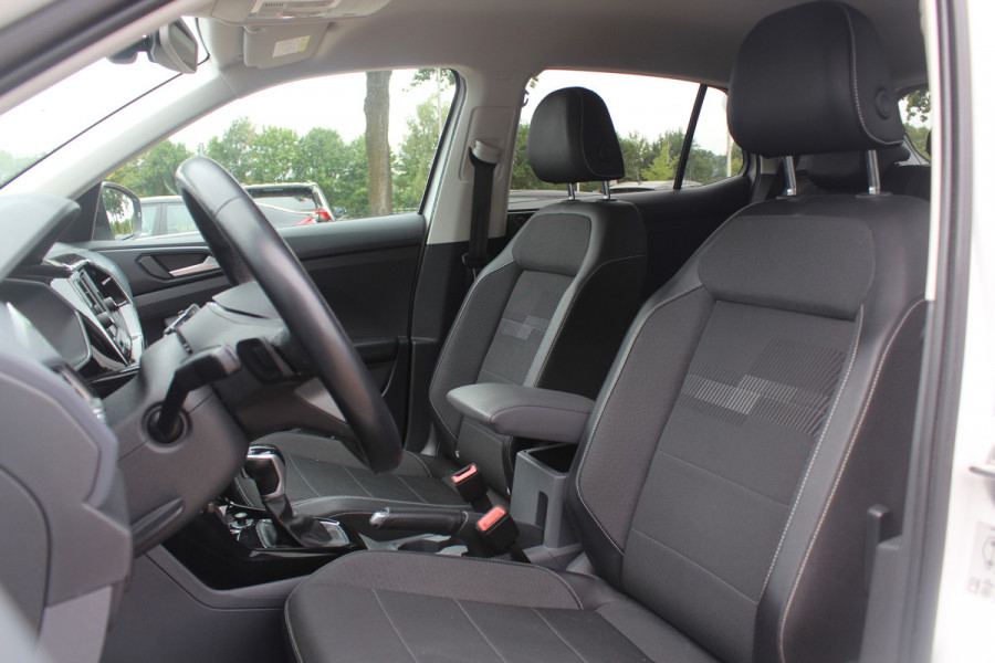 Volkswagen T-Cross 1.0 TSI Style / Trekhaak / Navigatie / Parkeerhulp V+A / 18'' / LED Koplampen / Dodehoek / Stoelverwarming / Apple CarPlay / ACC Volkswagen T-Cross 1.0 TSI Style / Trekhaak / Navigatie / Parkeerhulp V+A / 18'' / LED Koplampen / Dodehoek / Stoelverwarming / Apple CarPlay / ACC