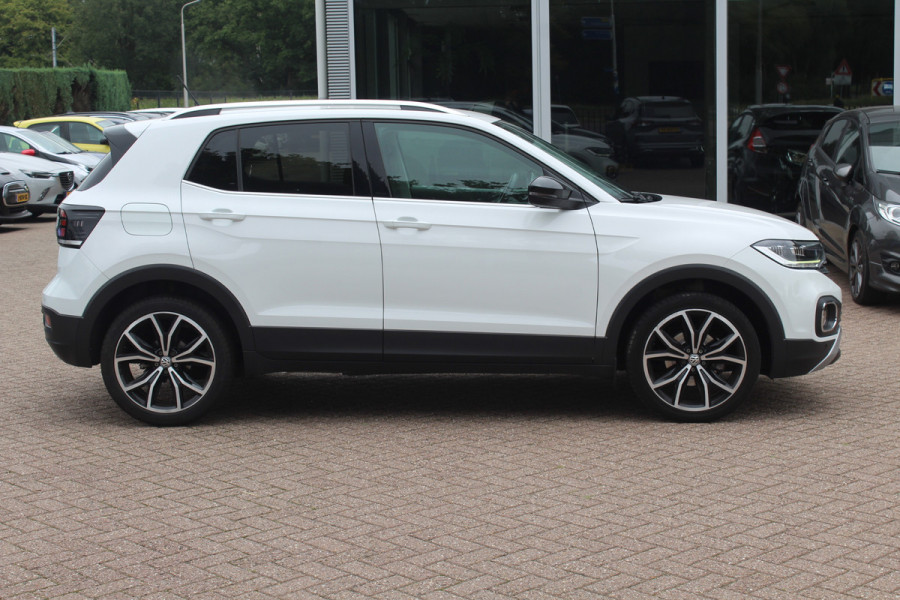 Volkswagen T-Cross 1.0 TSI Style / Trekhaak / Navigatie / Parkeerhulp V+A / 18'' / LED Koplampen / Dodehoek / Stoelverwarming / Apple CarPlay / ACC Volkswagen T-Cross 1.0 TSI Style / Trekhaak / Navigatie / Parkeerhulp V+A / 18'' / LED Koplampen / Dodehoek / Stoelverwarming / Apple CarPlay / ACC