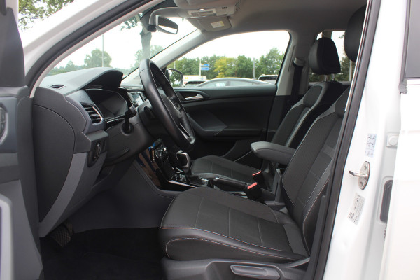 Volkswagen T-Cross 1.0 TSI Style / Trekhaak / Navigatie / Parkeerhulp V+A / 18'' / LED Koplampen / Dodehoek / Stoelverwarming / Apple CarPlay / ACC Volkswagen T-Cross 1.0 TSI Style / Trekhaak / Navigatie / Parkeerhulp V+A / 18'' / LED Koplampen / Dodehoek / Stoelverwarming / Apple CarPlay / ACC