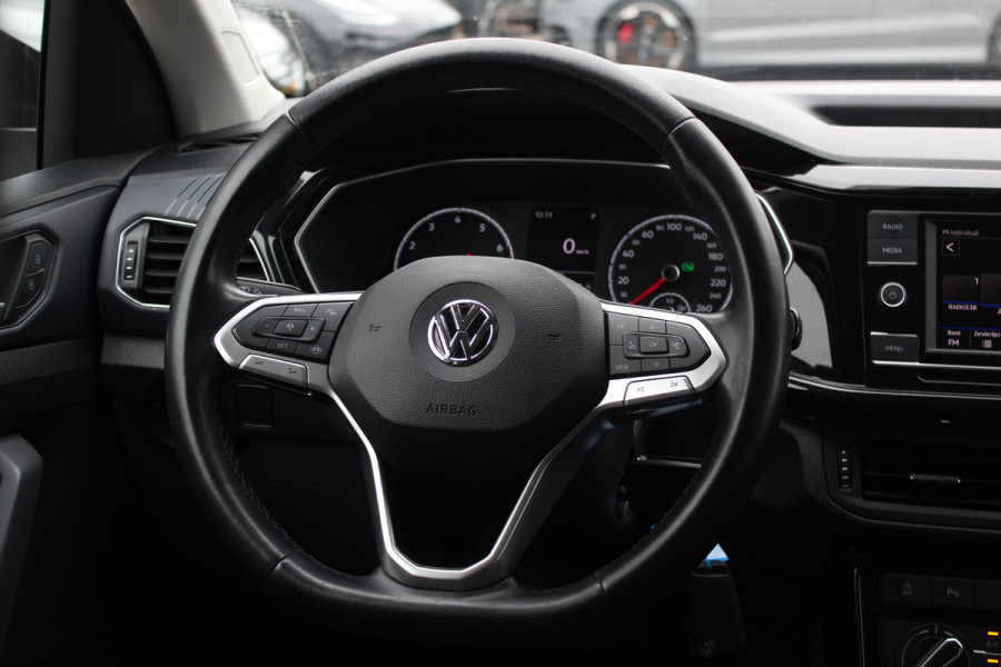 Volkswagen T-Cross 1.0 TSI Style / Trekhaak / Navigatie / Parkeerhulp V+A / 18'' / LED Koplampen / Dodehoek / Stoelverwarming / Apple CarPlay / ACC Volkswagen T-Cross 1.0 TSI Style / Trekhaak / Navigatie / Parkeerhulp V+A / 18'' / LED Koplampen / Dodehoek / Stoelverwarming / Apple CarPlay / ACC