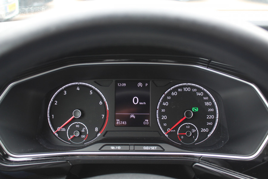 Volkswagen T-Cross 1.0 TSI Style / Trekhaak / Navigatie / Parkeerhulp V+A / 18'' / LED Koplampen / Dodehoek / Stoelverwarming / Apple CarPlay / ACC Volkswagen T-Cross 1.0 TSI Style / Trekhaak / Navigatie / Parkeerhulp V+A / 18'' / LED Koplampen / Dodehoek / Stoelverwarming / Apple CarPlay / ACC