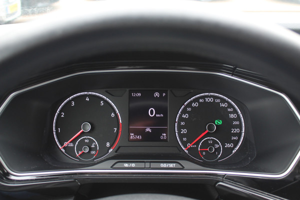 Volkswagen T-Cross 1.0 TSI Style / Trekhaak / Navigatie / Parkeerhulp V+A / 18'' / LED Koplampen / Dodehoek / Stoelverwarming / Apple CarPlay / ACC Volkswagen T-Cross 1.0 TSI Style / Trekhaak / Navigatie / Parkeerhulp V+A / 18'' / LED Koplampen / Dodehoek / Stoelverwarming / Apple CarPlay / ACC