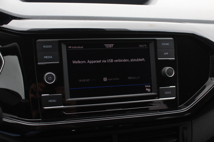 Volkswagen T-Cross 1.0 TSI Style / Trekhaak / Navigatie / Parkeerhulp V+A / 18'' / LED Koplampen / Dodehoek / Stoelverwarming / Apple CarPlay / ACC Volkswagen T-Cross 1.0 TSI Style / Trekhaak / Navigatie / Parkeerhulp V+A / 18'' / LED Koplampen / Dodehoek / Stoelverwarming / Apple CarPlay / ACC