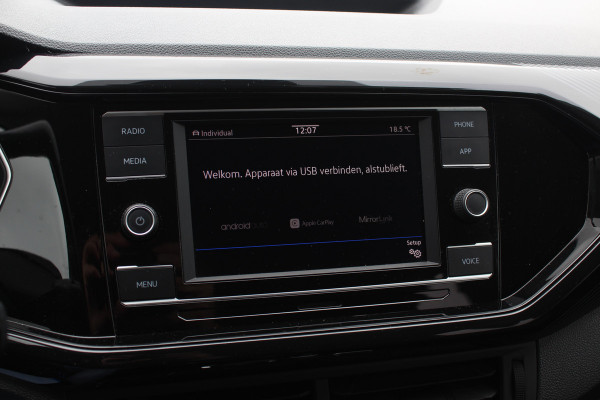 Volkswagen T-Cross 1.0 TSI Style / Trekhaak / Navigatie / Parkeerhulp V+A / 18'' / LED Koplampen / Dodehoek / Stoelverwarming / Apple CarPlay / ACC Volkswagen T-Cross 1.0 TSI Style / Trekhaak / Navigatie / Parkeerhulp V+A / 18'' / LED Koplampen / Dodehoek / Stoelverwarming / Apple CarPlay / ACC