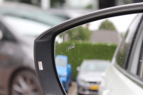 Volkswagen T-Cross 1.0 TSI Style / Trekhaak / Navigatie / Parkeerhulp V+A / 18'' / LED Koplampen / Dodehoek / Stoelverwarming / Apple CarPlay / ACC Volkswagen T-Cross 1.0 TSI Style / Trekhaak / Navigatie / Parkeerhulp V+A / 18'' / LED Koplampen / Dodehoek / Stoelverwarming / Apple CarPlay / ACC