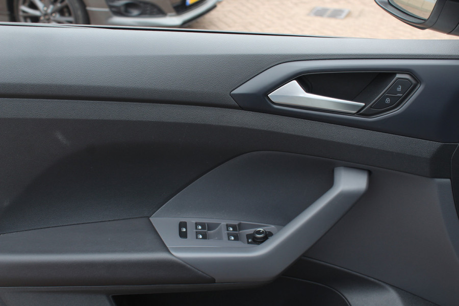 Volkswagen T-Cross 1.0 TSI Style / Trekhaak / Navigatie / Parkeerhulp V+A / 18'' / LED Koplampen / Dodehoek / Stoelverwarming / Apple CarPlay / ACC Volkswagen T-Cross 1.0 TSI Style / Trekhaak / Navigatie / Parkeerhulp V+A / 18'' / LED Koplampen / Dodehoek / Stoelverwarming / Apple CarPlay / ACC