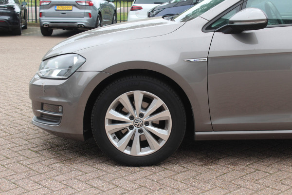 Volkswagen Golf 1.0 TSI Connected Series / Camera / Navigatie / 16'' / Parkeerhulp V+A / Cruise Control / DAB