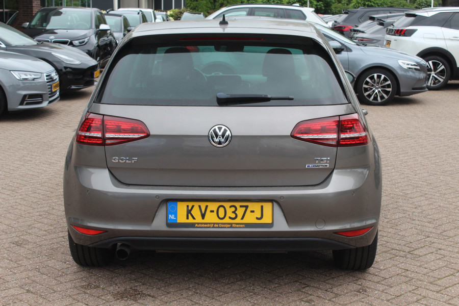 Volkswagen Golf 1.0 TSI Connected Series / Camera / Navigatie / 16'' / Parkeerhulp V+A / Cruise Control / DAB
