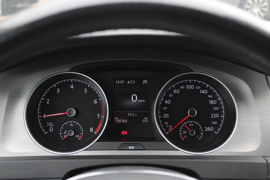 Volkswagen Golf 1.0 TSI Connected Series / Camera / Navigatie / 16'' / Parkeerhulp V+A / Cruise Control / DAB