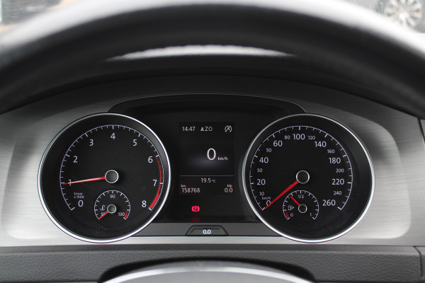 Volkswagen Golf 1.0 TSI Connected Series / Camera / Navigatie / 16'' / Parkeerhulp V+A / Cruise Control / DAB