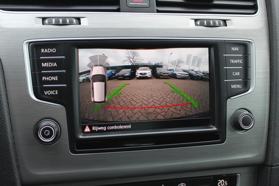 Volkswagen Golf 1.0 TSI Connected Series / Camera / Navigatie / 16'' / Parkeerhulp V+A / Cruise Control / DAB