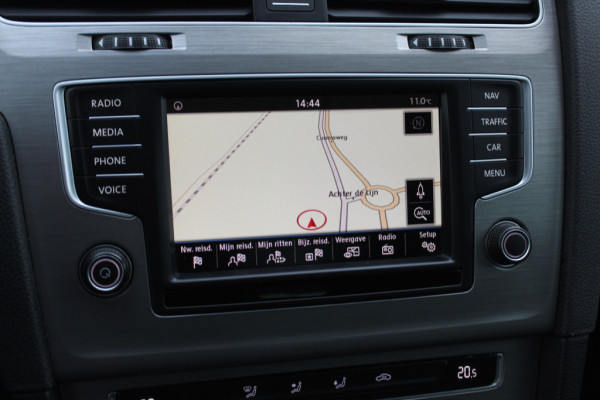Volkswagen Golf 1.0 TSI Connected Series / Camera / Navigatie / 16'' / Parkeerhulp V+A / Cruise Control / DAB