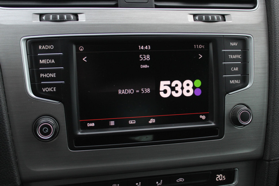 Volkswagen Golf 1.0 TSI Connected Series / Camera / Navigatie / 16'' / Parkeerhulp V+A / Cruise Control / DAB