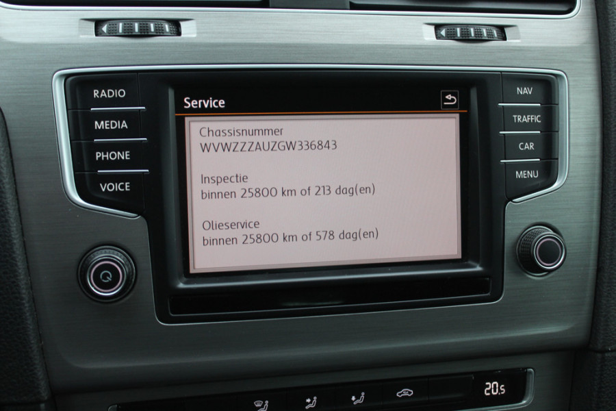 Volkswagen Golf 1.0 TSI Connected Series / Camera / Navigatie / 16'' / Parkeerhulp V+A / Cruise Control / DAB