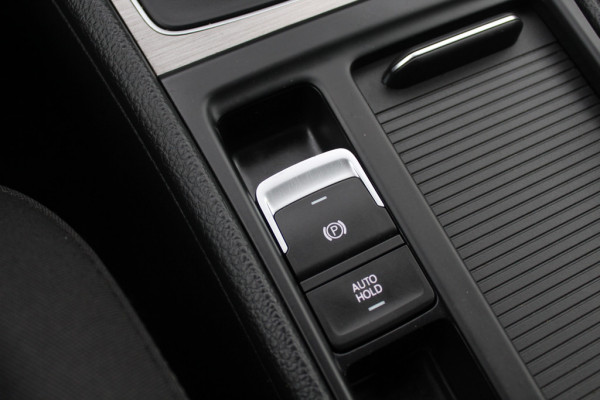 Volkswagen Golf 1.0 TSI Connected Series / Camera / Navigatie / 16'' / Parkeerhulp V+A / Cruise Control / DAB