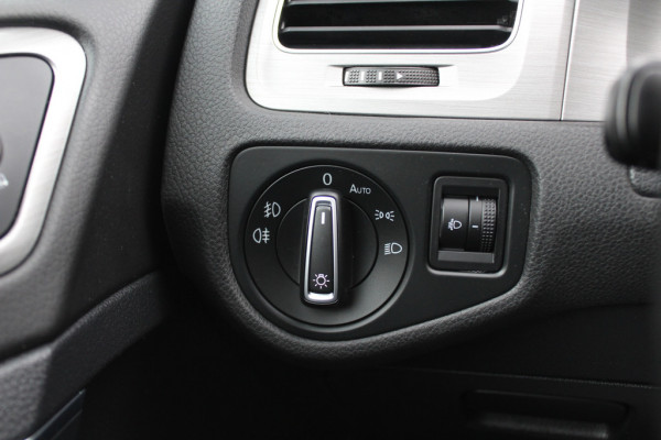 Volkswagen Golf 1.0 TSI Connected Series / Camera / Navigatie / 16'' / Parkeerhulp V+A / Cruise Control / DAB