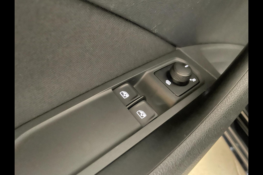 Škoda Kamiq 1.0 TSI Ambition AIRCO NAVI VIA APP CRUISE PANO APPLE CARPLAY NIEUWSTAAT