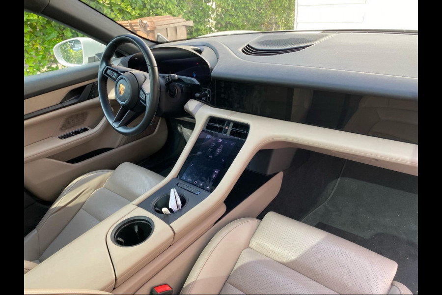 Porsche Taycan 4S 79 kWh / Panoramadak / Camera / Luchtvering / Keyless / 20'' / Bose / Stoelverwarming / DAB / ACC