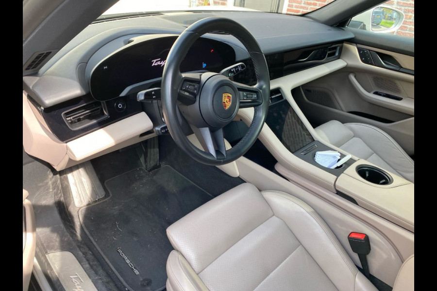 Porsche Taycan 4S 79 kWh / Panoramadak / Camera / Luchtvering / Keyless / 20'' / Bose / Stoelverwarming / DAB / ACC