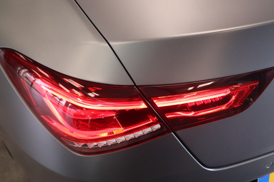 Mercedes-Benz CLA-Klasse 180 AMG Business Solution Luxury Sfeer verlichting Panoramadak, Ambi light, Navigatie, 18LMV, Matte kleur 24 maanden garantie mogelijk (*vraag naar de voorwaarden)