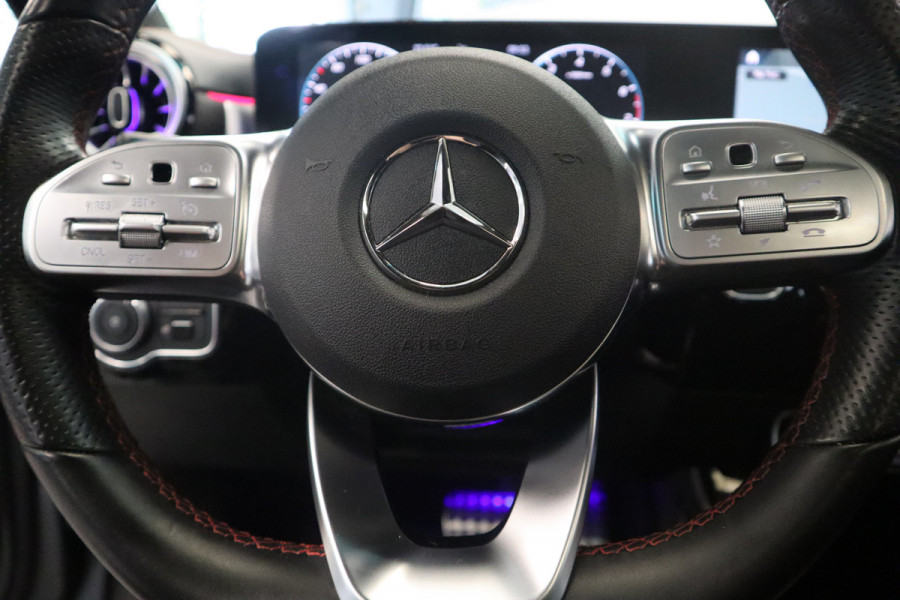 Mercedes-Benz CLA-Klasse 180 AMG Business Solution Luxury Sfeer verlichting Panoramadak, Ambi light, Navigatie, 18LMV, Matte kleur 24 maanden garantie mogelijk (*vraag naar de voorwaarden)