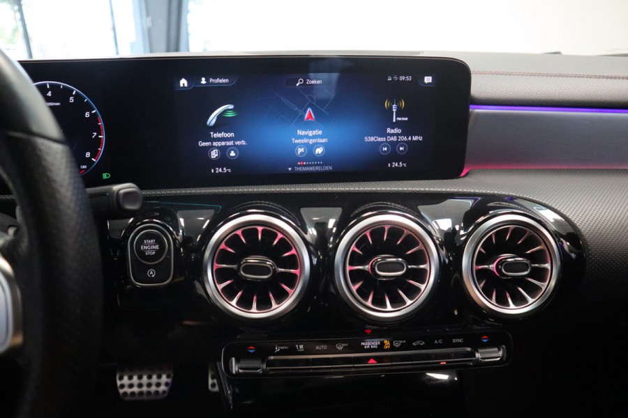Mercedes-Benz CLA-Klasse 180 AMG Business Solution Luxury Sfeer verlichting Panoramadak, Ambi light, Navigatie, 18LMV, Matte kleur 24 maanden garantie mogelijk (*vraag naar de voorwaarden)