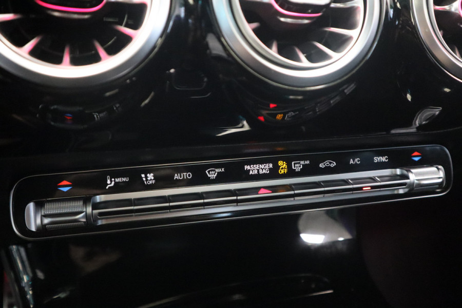 Mercedes-Benz CLA-Klasse 180 AMG Business Solution Luxury Sfeer verlichting Panoramadak, Ambi light, Navigatie, 18LMV, Matte kleur 24 maanden garantie mogelijk (*vraag naar de voorwaarden)