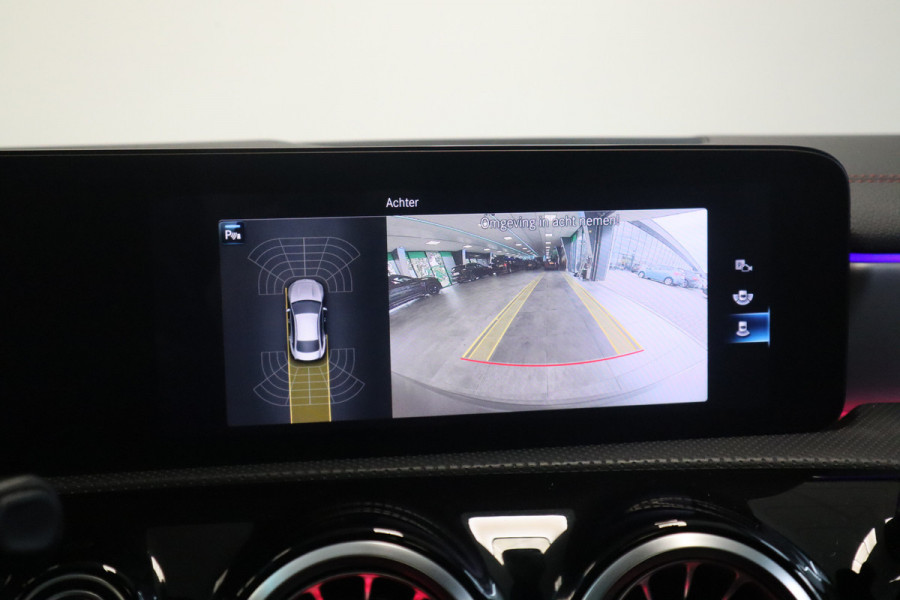 Mercedes-Benz CLA-Klasse 180 AMG Business Solution Luxury Sfeer verlichting Panoramadak, Ambi light, Navigatie, 18LMV, Matte kleur 24 maanden garantie mogelijk (*vraag naar de voorwaarden)
