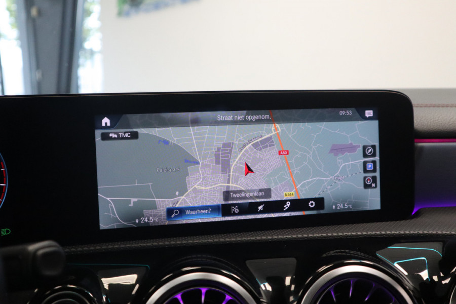 Mercedes-Benz CLA-Klasse 180 AMG Business Solution Luxury Sfeer verlichting Panoramadak, Ambi light, Navigatie, 18LMV, Matte kleur 24 maanden garantie mogelijk (*vraag naar de voorwaarden)