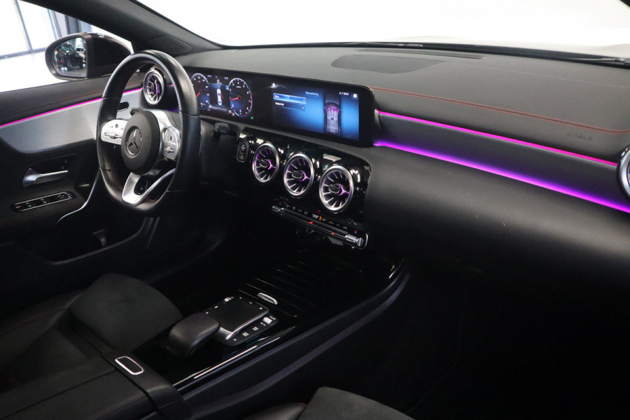 Mercedes-Benz CLA-Klasse 180 AMG Business Solution Luxury Sfeer verlichting Panoramadak, Ambi light, Navigatie, 18LMV, Matte kleur 24 maanden garantie mogelijk (*vraag naar de voorwaarden)