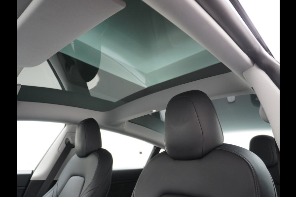 Tesla Model 3 RWD SR+ NW Model 60kWh LFP 283PK Trekhaak Warmtepomp Elektr.A-klep FSD-3 Sentry Mode Bankverwarmd FSD 18" Premium Luidspr. AutoP Navi LED Comfortstoelen ACC DAB Keyless en Voorverwarmen interieur via App One-Pedal-Drive Origineel Nederlandse auto Garantie Accu/Motor tot 31-03-2029 max 160.000km 1.584kg licht!