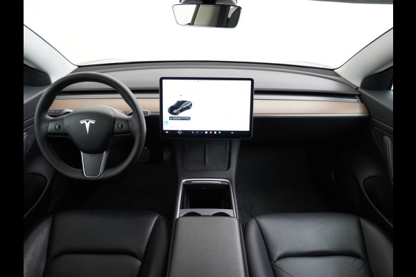 Tesla Model 3 RWD SR+ NW Model 60kWh LFP 283PK Trekhaak Warmtepomp Elektr.A-klep FSD-3 Sentry Mode Bankverwarmd FSD 18" Premium Luidspr. AutoP Navi LED Comfortstoelen ACC DAB Keyless en Voorverwarmen interieur via App One-Pedal-Drive Origineel Nederlandse auto Garantie Accu/Motor tot 31-03-2029 max 160.000km 1.584kg licht!