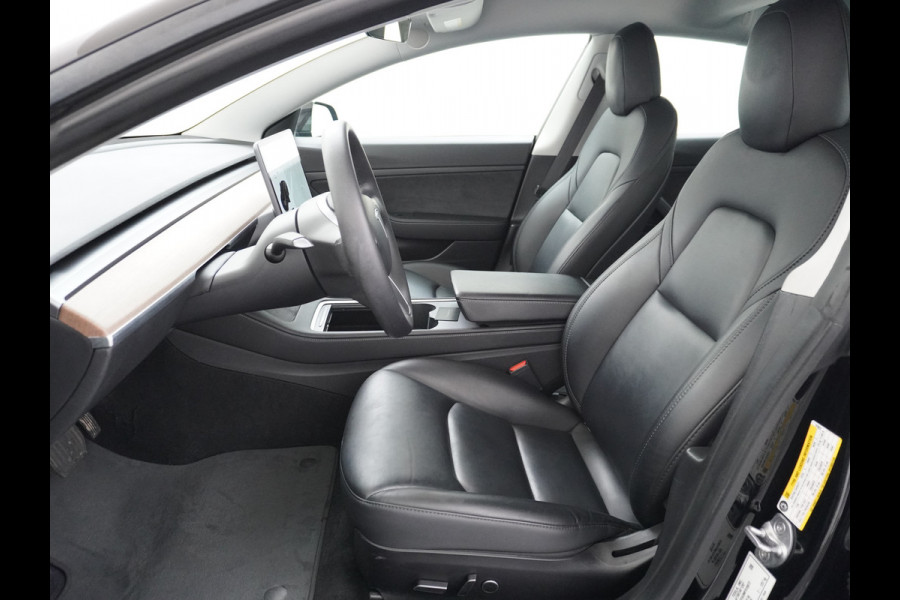 Tesla Model 3 RWD SR+ NW Model 60kWh LFP 283PK Trekhaak Warmtepomp Elektr.A-klep FSD-3 Sentry Mode Bankverwarmd FSD 18" Premium Luidspr. AutoP Navi LED Comfortstoelen ACC DAB Keyless en Voorverwarmen interieur via App One-Pedal-Drive Origineel Nederlandse auto Garantie Accu/Motor tot 31-03-2029 max 160.000km 1.584kg licht!